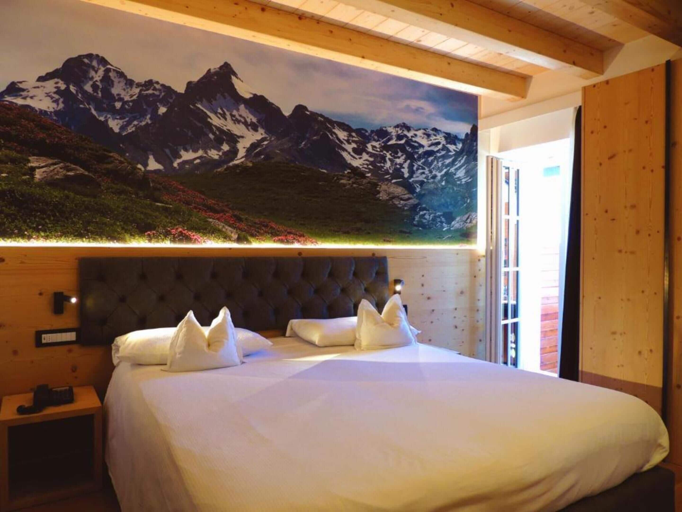 Een kluis op de kamer, een bureau, geluiddichte muren, gratis wifi