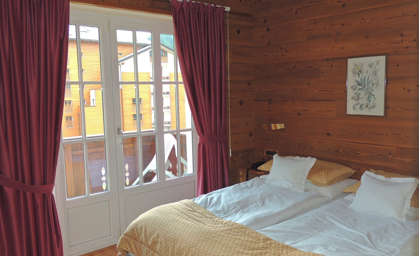 classic double room | 1 bedroom, in-room safe, desk, soundproofing