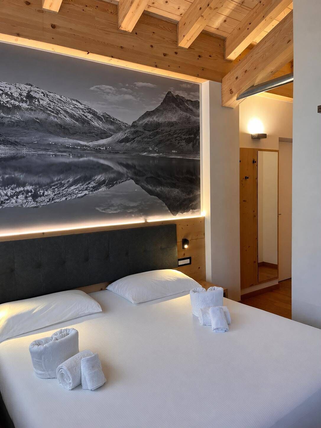 Superior Triple Room | In-room safe, desk, soundproofing, WiFi (free)