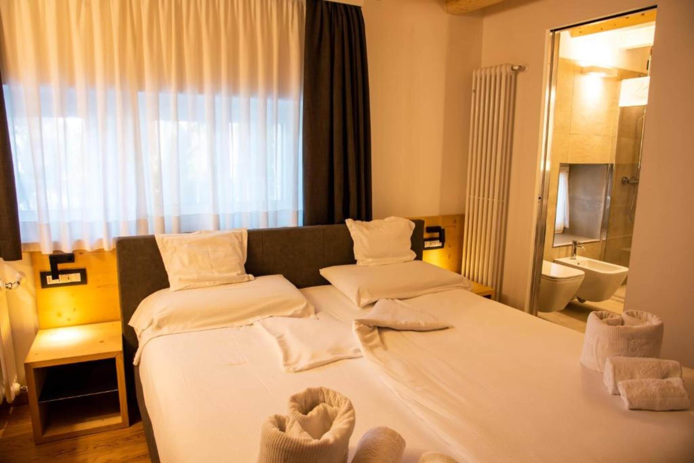 superior double or twin room | 1 bedroom, in-room safe, desk, soundproofing