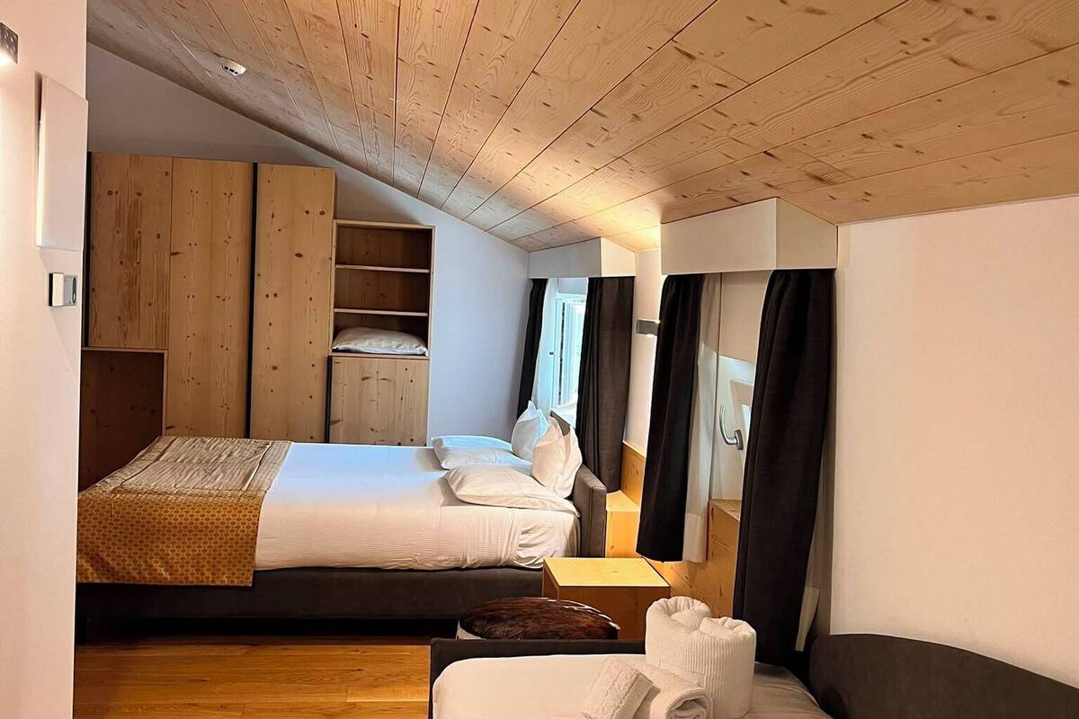 Superior-Doppel- oder -Zweibettzimmer | Zimmersafe, Schreibtisch, schallisolierte Zimmer, kostenloses WLAN