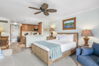 Lahaina Shores #532 Studio Bedroom Condo by RedAwning