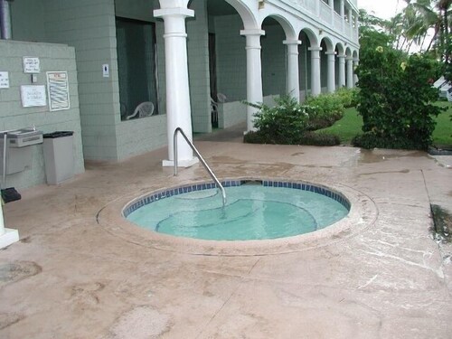 Lahaina Shores #532 Studio Bedroom Condo by RedAwning