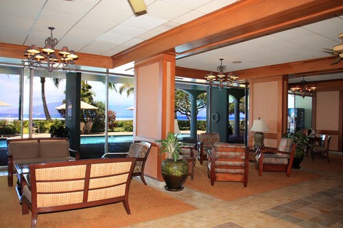 Lahaina Shores #532 Studio Bedroom Condo by RedAwning