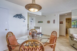 Condo, 1 Bedroom | Tempat makan