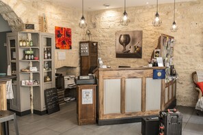 Reception - Hôtel La Tissandière (Lalbenque)