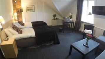 Family Room | Individually decorated, individually furnished, desk, blackout drapes