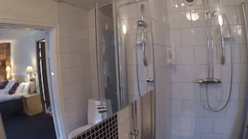Sturta, snyrtivörur án endurgjalds, hárblásari, handklæði