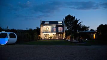 Façade de lâhĂ©bergement - soirĂ©e/nuit