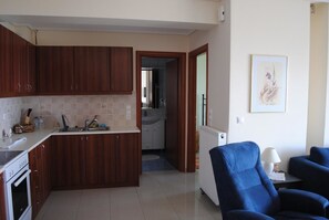 House, 1 Bedroom (3) | Living area | 32-inch flat-screen TV with satellite channels, LED TV, DVD player - Skroponeria View Apartments (Chalcis)