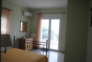 House, 2 Bedrooms (4)