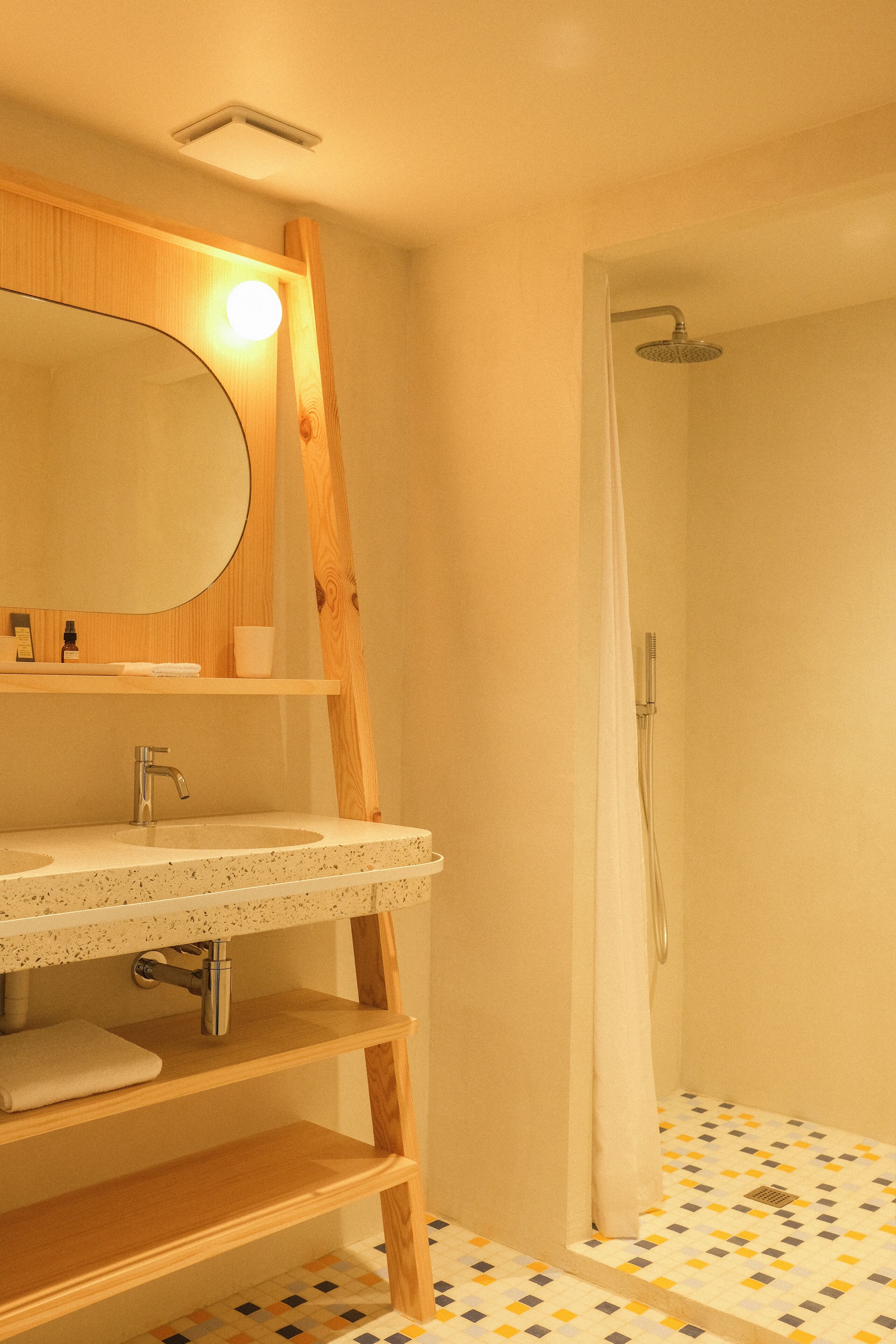 comfort room, balcony | bathroom | free toiletries, hair dryer, bathrobes, towels