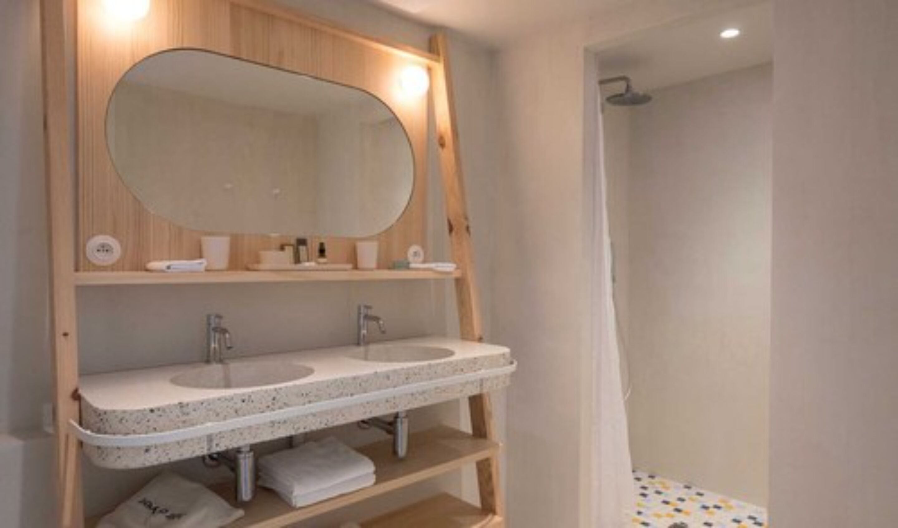 comfort room, terrace | bathroom | free toiletries, hair dryer, bathrobes, towels