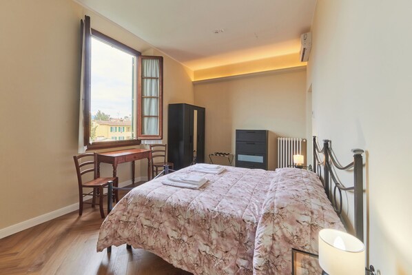 Desk, free WiFi, bed sheets