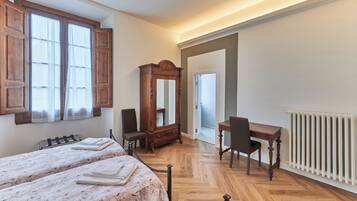 Schreibtisch, kostenloses WLAN, Bettwäsche