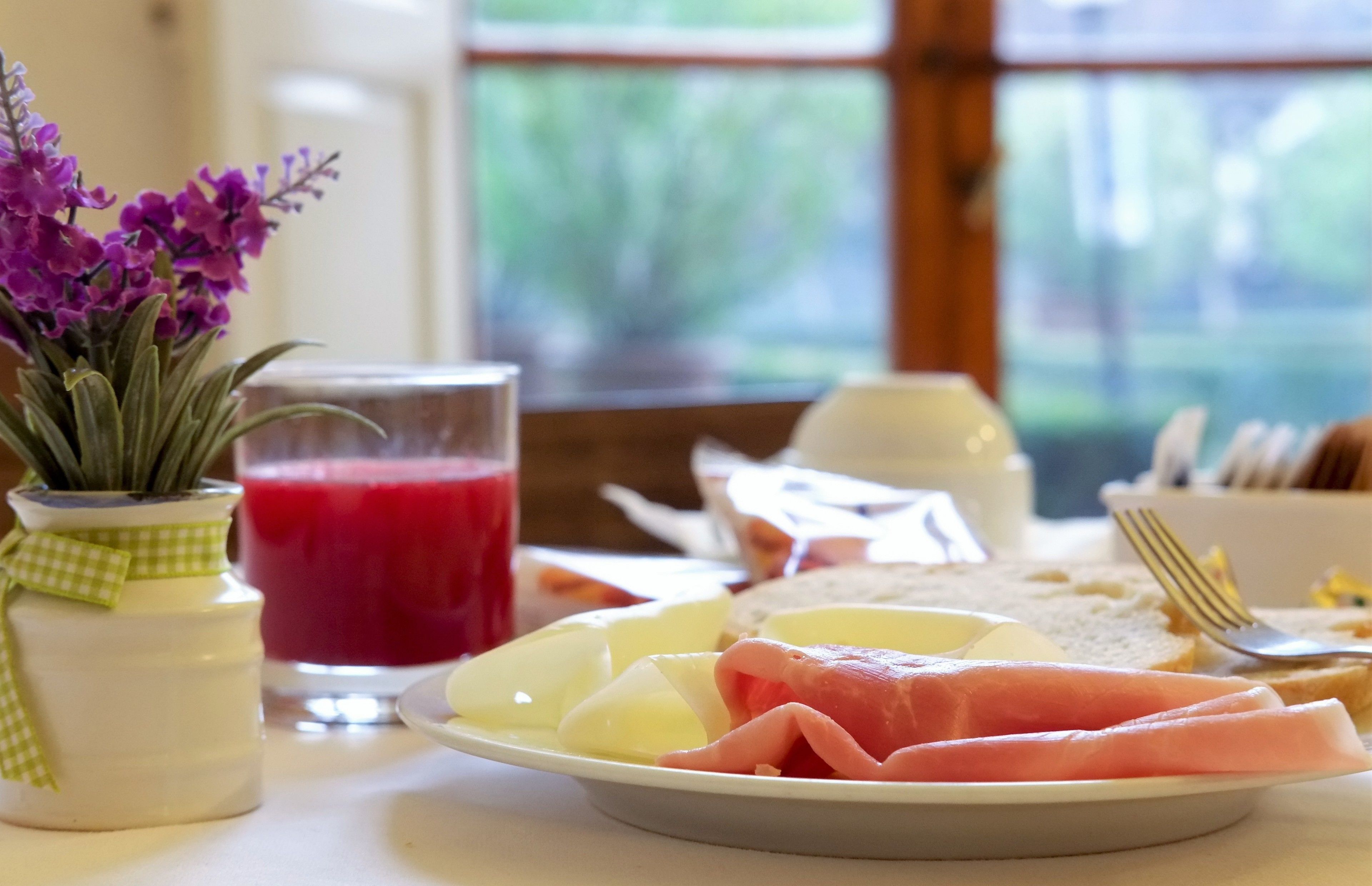 Café da manhã com buffet grátis todos os dias