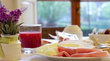 Tägliches inbegriffenes Frühstücksbuffet