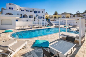 Seasonal outdoor pool, open 10:00 AM to 8:00 PM, pool umbrellas - Villa Kavallaris & Apartments (Santorini)