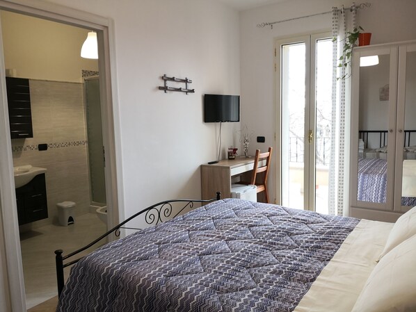 Double or Twin Room | Desk, free cribs/infant beds, free WiFi, bed sheets