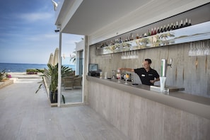 Poolside bar