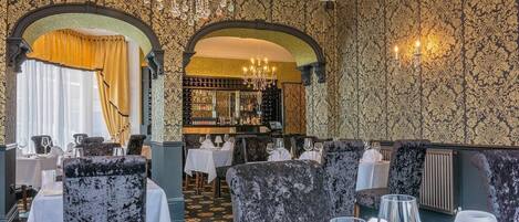 Se sirven desayunos, cenas y cocina británica