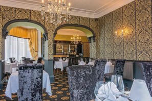 Breakfast and dinner served, British cuisine - The Revelstoke Hotel (Bridlington)