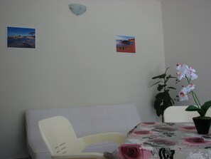 Apartamento, 1 quarto, sacada, vista para o jardim | Opções para refeição