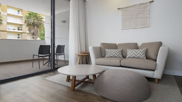 Junior Suite | 1 bedroom, minibar, in-room safe, desk