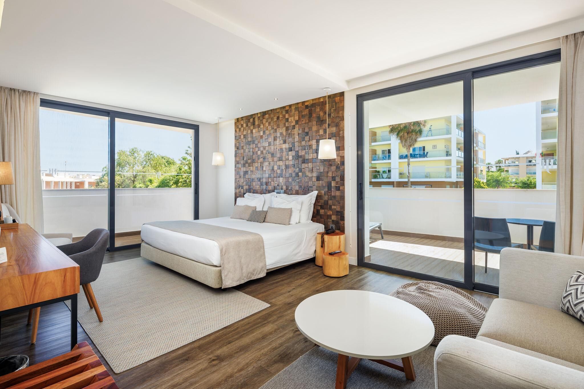 Junior Suite | Minibar, in-room safe, desk, laptop workspace