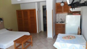 TV - Zafiria Apartments (Samos)