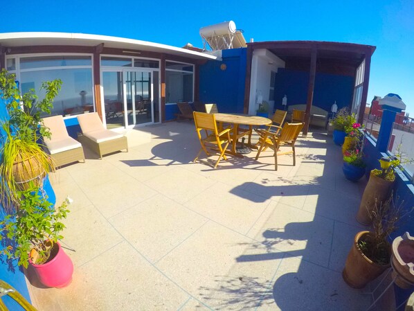 Terrace/patio - He'e Nalu Surf Camp Morocco (Aourir)