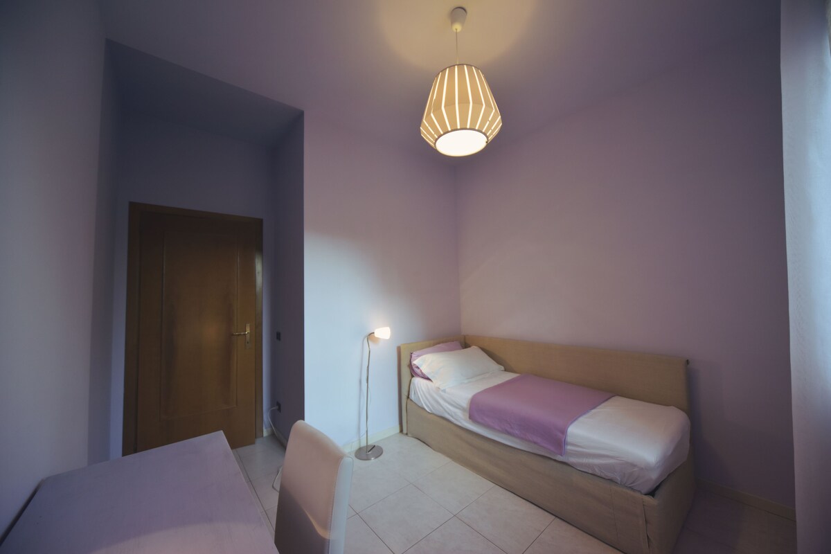 Single Room, Shared Bathroom | Desk, free WiFi