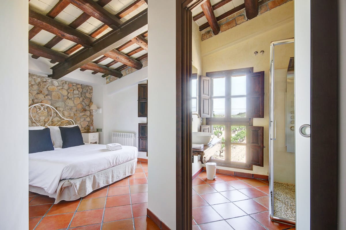 Double Room | 1 bedroom, individually decorated, individually furnished