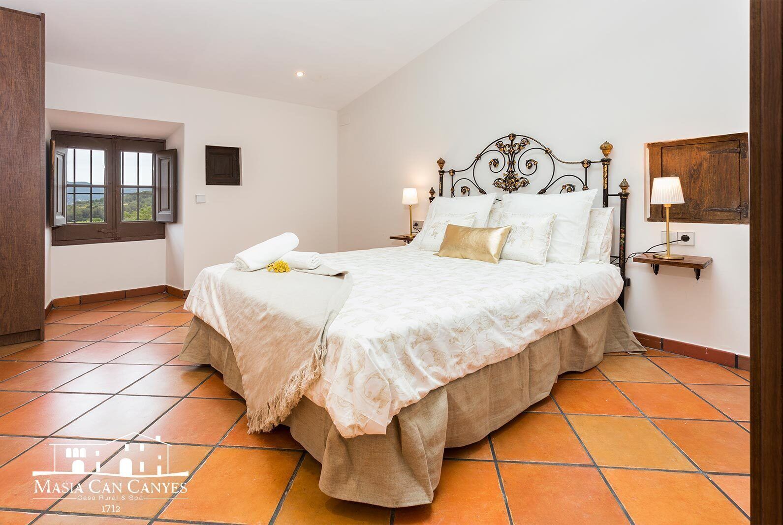 Dobbeltrom – standard | Sengetøy av topp kvalitet, individuelt dekorert og individuelt innredet