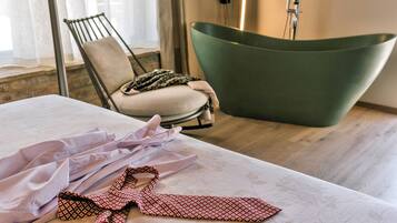 Elite-Zimmer, Terrasse, Gartenblick | Hochwertige Bettwaren, individuell dekoriert, individuell eingerichtet