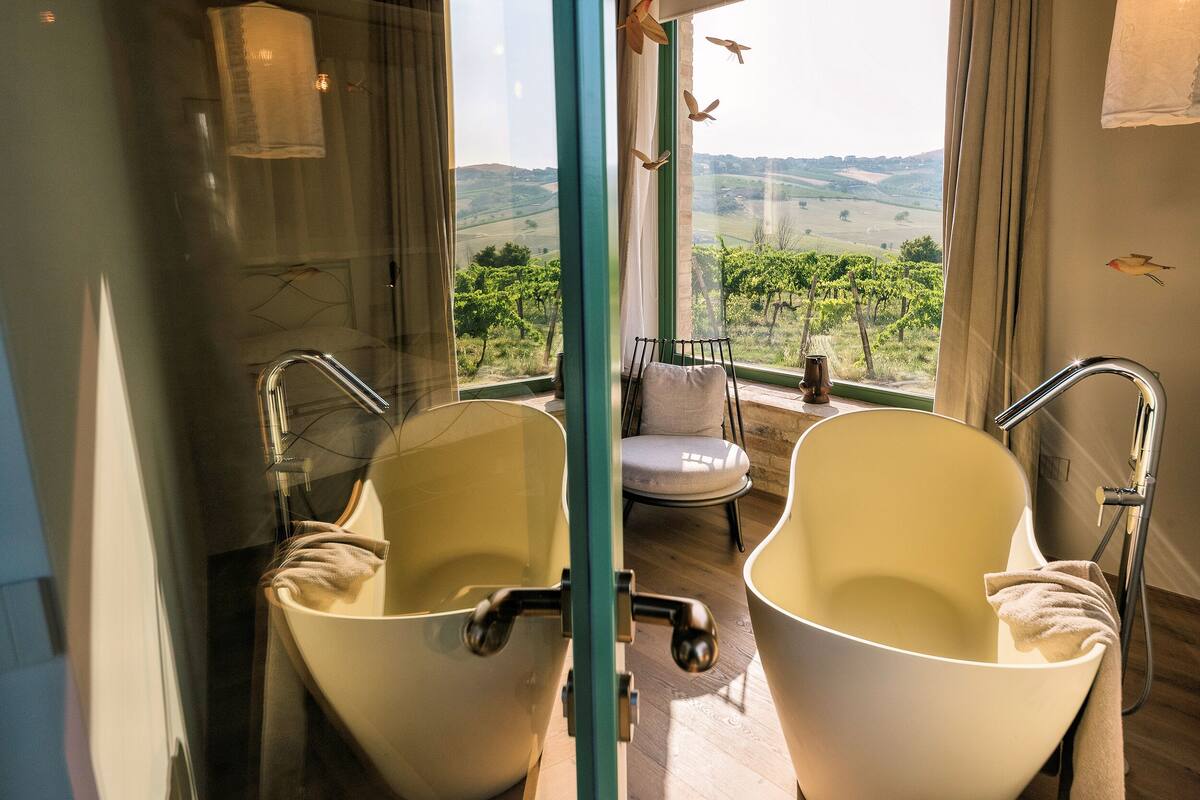 ห้องเอลีท, ระเบียง, วิวสวน | เครื่องนอนระดับพรีเมียม, โต๊ะทำงาน, พื้นที่ทำงานแบบใช้แล็ปท็อป