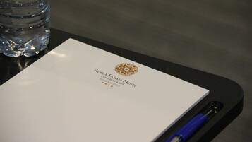 A hotel nameplate with "Aurea Fatima Hotel" and "Congress & Spa" on a black table.