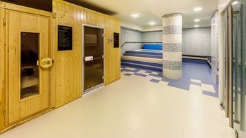 Sauna, hot tub, steam room, Turkish bath/hammam, body treatments