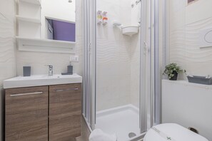 Double or Twin Room, Balcony | Bathroom
