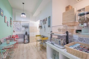 Free daily buffet breakfast  - Damiani & Sister Guest House (Rome)