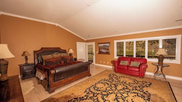 Luxury House, 5 Bedrooms, Balcony, Mountain View | Premium bedding, iron/ironing board, free WiFi, bed sheets