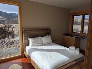 Cabin, Mountain View, Mountainside | Bathroom | Free toiletries, hair dryer, towels, soap