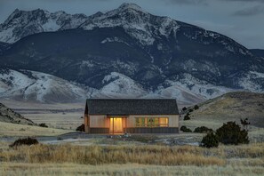 Chalet rustique, vue sur la montagne, cÎté montagne | 1 chambre, literie de qualité, fer et planche à repasser