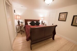 Luxury House, 5 Bedrooms, Balcony, Mountain View | Premium bedding, iron/ironing board, free WiFi, bed sheets