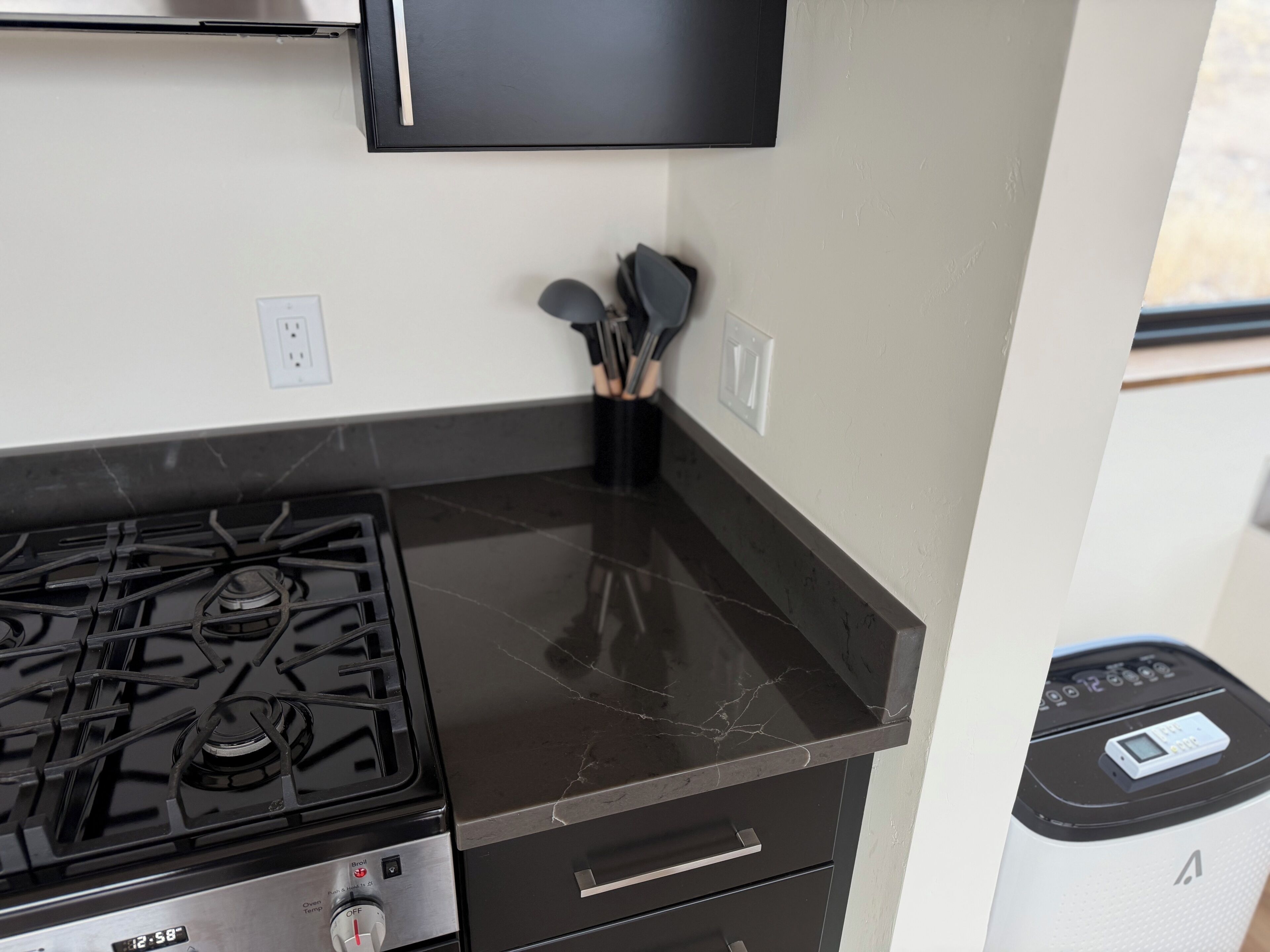 Deluxe Cabin | Private kitchen | Full-size fridge, microwave, stovetop, coffee/tea maker