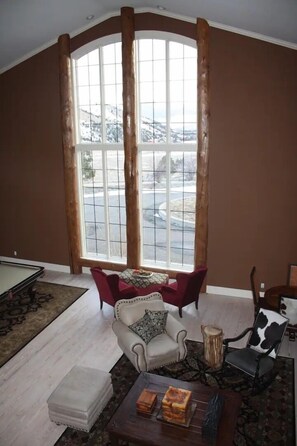 Maison luxueuse, 5 chambres, balcon, vue sur la montagne | Aire de séjour