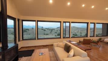 Deluxe Cabin | Living area