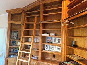 Luxury House, 5 Bedrooms, Balcony, Mountain View | Premium bedding, iron/ironing board, free WiFi, bed sheets - Erik's Ranch (Livingston)