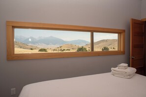 Cabaña, vistas a la montaña, junto a la montaña | Ropa de cama de alta calidad, tabla de planchar con plancha, wifi gratis