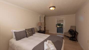 Luxury House, 5 Bedrooms, Balcony, Mountain View | Premium bedding, iron/ironing board, free WiFi, bed sheets